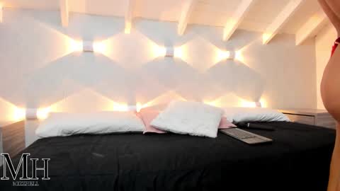 mizzhell_ online show from November 23, 2025, 12:49 pm