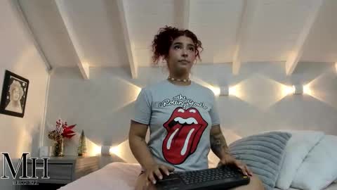 mizzhell_ online show from December 18, 2025, 3:34 am