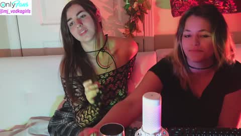 Hera  Tethra Bathtub stream  20k followers  Ask about our custom videos3 online show from December 2, 2024, 5:59 pm