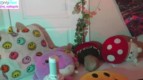 Hera  Tethra Bathtub stream  20k followers  Ask about our custom videos3 online show from December 30, 2024, 7:11 pm