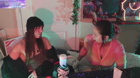 Hera  Tethra Bathtub stream  20k followers  Ask about our custom videos3 online show from January 31, 2025, 2:49 pm