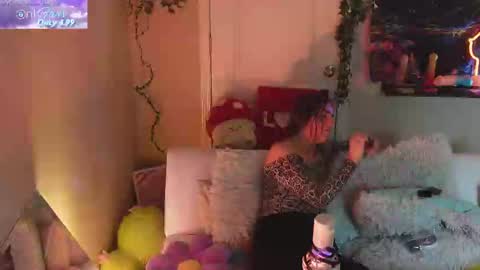 Hera  Tethra Bathtub stream  20k followers  Ask about our custom videos3 online show from February 19, 2025, 6:21 pm