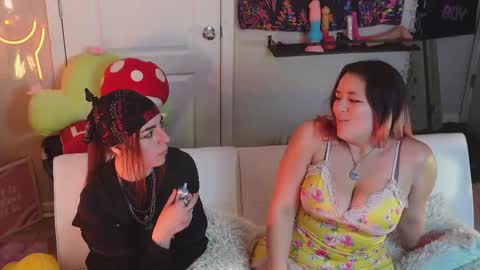 Hera  Tethra Bathtub stream  20k followers  Ask about our custom videos3 online show from February 26, 2025, 8:44 pm