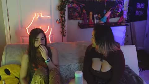 Hera  Tethra Bathtub stream  20k followers  Ask about our custom videos3 online show from March 6, 2025, 1:24 pm