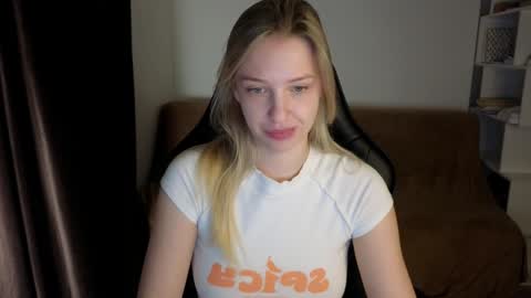 Lili online show from December 24, 2024, 4:44 am