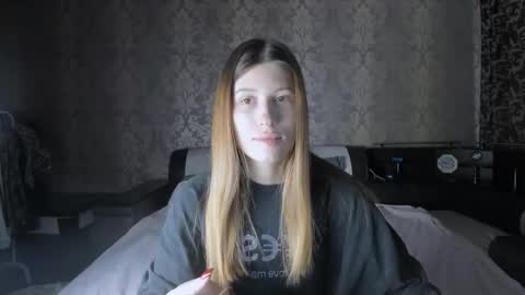 Lili online show from October 18, 2025, 11:11 am