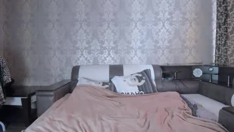 Lili online show from November 5, 2025, 10:37 am