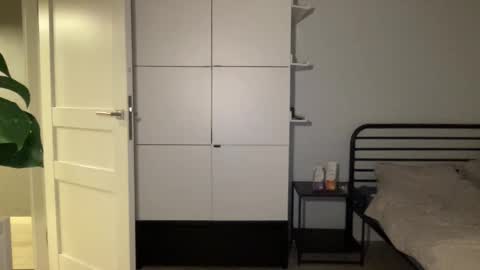 mmminnie online show from October 13, 2025, 7:14 pm