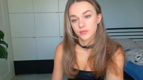 mmminnie online show from November 1, 2025, 7:10 am