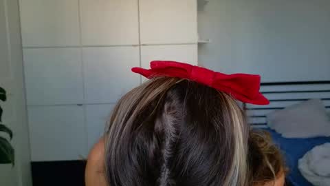 mmminnie online show from November 13, 2025, 10:47 am