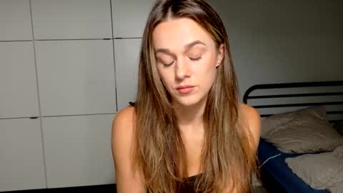 mmminnie online show from November 14, 2025, 4:28 pm