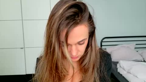 mmminnie online show from February 11, 2026, 11:15 am