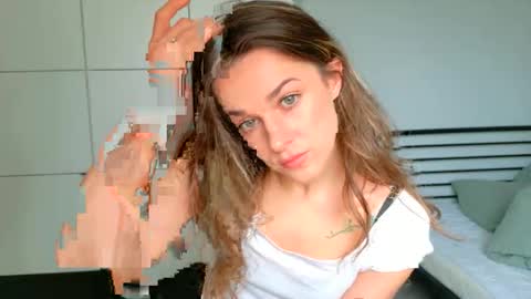 mmminnie online show from March 17, 2026, 10:18 am