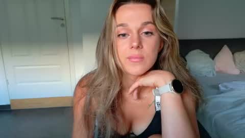 mmminnie online show from June 29, 2026, 5:03 am
