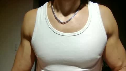 Snapshot of mmuscularman chatting on June 9, 2026, 7:09 am mmuscularman online show from June 9, 2026, 7:09 am