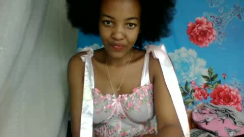 Snapshot of mmyriame chatting on June 20, 2026, 7:44 am mmyriame online show from June 20, 2026, 7:44 am
