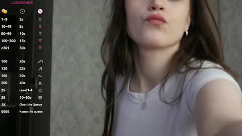 Anelysa Morens  online show from May 28, 2026, 11:51 am