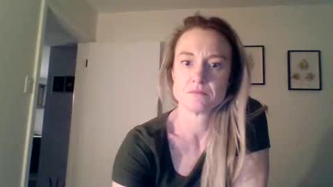 Snapshot of mockingbirds91 chatting on April 1, 2026, 3:40 am mockingbirds91 online show from April 1, 2026, 3:40 am