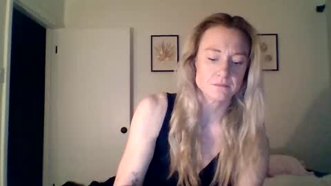 Snapshot of mockingbirds91 chatting on April 3, 2026, 3:15 am mockingbirds91 online show from April 3, 2026, 3:15 am