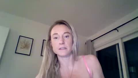 Snapshot of mockingbirds91 chatting on April 4, 2026, 2:43 am mockingbirds91 online show from April 4, 2026, 2:43 am