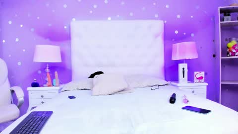 Snapshot of models_sophia chatting on December 12, 2024, 6:53 pm Sophia online show from December 12, 2024, 6:53 pm