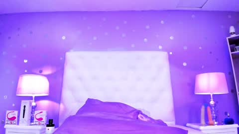 Snapshot of models_sophia chatting on February 5, 2025, 7:53 pm Sophia online show from February 5, 2025, 7:53 pm