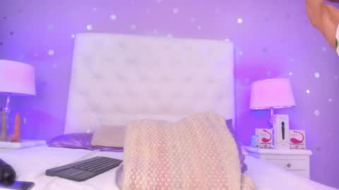 Snapshot of models_sophia chatting on February 19, 2025, 7:16 pm Sophia online show from February 19, 2025, 7:16 pm