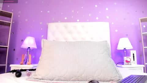 Snapshot of models_sophia chatting on September 12, 2025, 7:58 pm Sophia online show from September 12, 2025, 7:58 pm