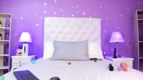 Snapshot of models_sophia chatting on October 18, 2025, 7:25 pm Sophia online show from October 18, 2025, 7:25 pm