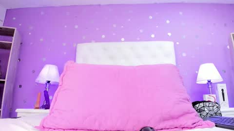 Snapshot of models_sophia chatting on October 31, 2025, 8:10 pm Sophia online show from October 31, 2025, 8:10 pm