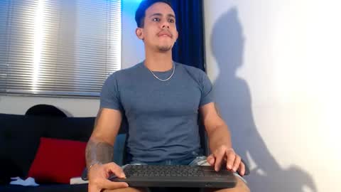 Moises Paez online show from January 6, 2025, 1:53 am