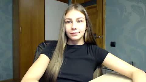 Snapshot of molli_and_tom chatting on December 5, 2024, 10:12 pm Bitcoin 1P8NuZxsaNsQTx7wJJJ7Ao1mic4nvJPVLC online show from December 5, 2024, 10:12 pm