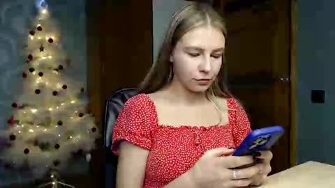 Snapshot of molli_and_tom chatting on January 10, 2025, 8:26 pm Bitcoin 1P8NuZxsaNsQTx7wJJJ7Ao1mic4nvJPVLC online show from January 10, 2025, 8:26 pm