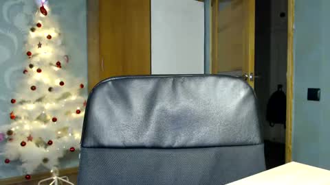 Snapshot of molli_and_tom chatting on January 24, 2025, 3:22 am Bitcoin 1P8NuZxsaNsQTx7wJJJ7Ao1mic4nvJPVLC online show from January 24, 2025, 3:22 am