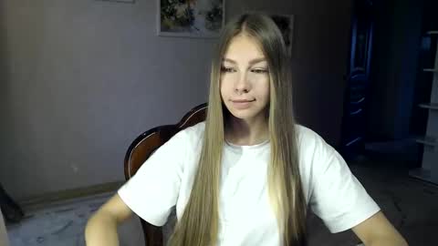 Snapshot of molli_and_tom chatting on October 5, 2025, 9:29 am Bitcoin 1P8NuZxsaNsQTx7wJJJ7Ao1mic4nvJPVLC online show from October 5, 2025, 9:29 am