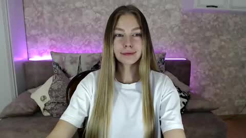 Snapshot of molli_and_tom chatting on November 27, 2025, 8:44 pm Bitcoin 1P8NuZxsaNsQTx7wJJJ7Ao1mic4nvJPVLC online show from November 27, 2025, 8:44 pm