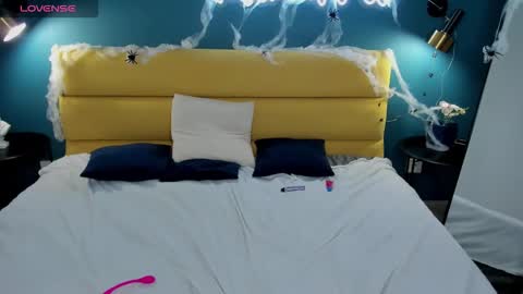 Snapshot of molly__cutie chatting on October 31, 2025, 1:34 pm Molly online show from October 31, 2025, 1:34 pm