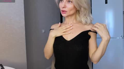 Molly online show from April 30, 2026, 2:51 am