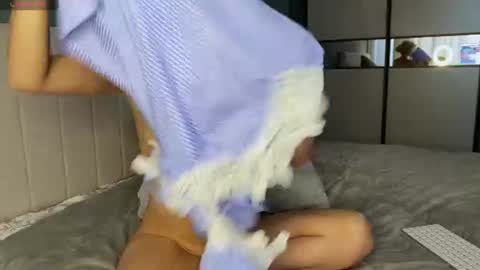 Molly online show from June 19, 2026, 4:17 am