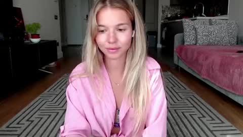 Snapshot of molly_bell chatting on June 6, 2026, 1:49 pm Molly online show from June 6, 2026, 1:49 pm