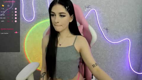 Snapshot of molly_crystall chatting on March 2, 2026, 3:41 am Molly - online show from March 2, 2026, 3:41 am