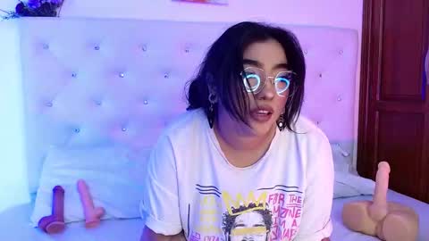 molly_curvyhot online show from November 20, 2025, 2:50 pm