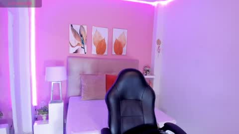 Snapshot of molly_h0t chatting on April 9, 2026, 12:32 pm online show from April 9, 2026, 12:32 pm
