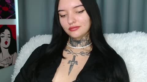 Snapshot of molly_montanaaa chatting on December 2, 2024, 9:24 am Lina online show from December 2, 2024, 9:24 am