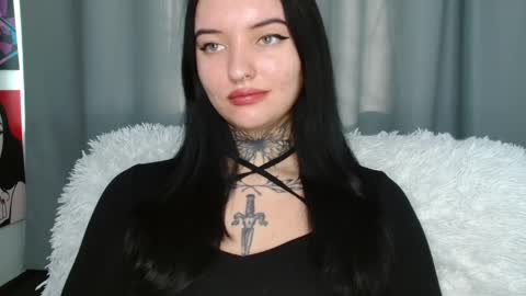 Snapshot of molly_montanaaa chatting on December 9, 2024, 12:19 pm Lina online show from December 9, 2024, 12:19 pm