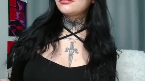 Snapshot of molly_montanaaa chatting on December 25, 2024, 9:13 am Lina online show from December 25, 2024, 9:13 am