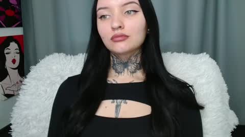 Snapshot of molly_montanaaa chatting on February 10, 2025, 9:36 am Lina online show from February 10, 2025, 9:36 am