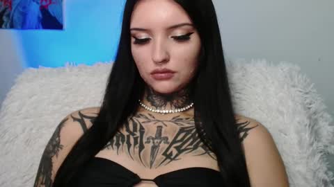 Snapshot of molly_montanaaa chatting on October 18, 2025, 3:13 pm Lina online show from October 18, 2025, 3:13 pm