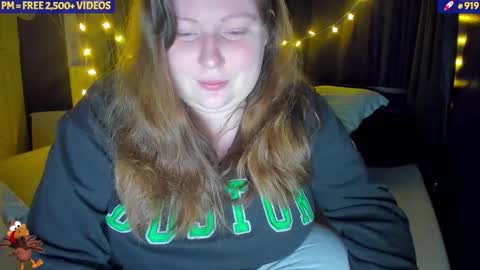 molly_moons online show from November 28, 2025, 11:07 pm
