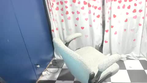 molly_moons online show from July 25, 2026, 12:25 pm